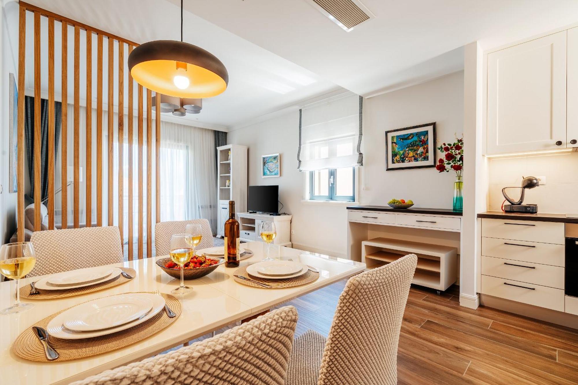 Lustica Apartments Central Тиват Екстериор снимка