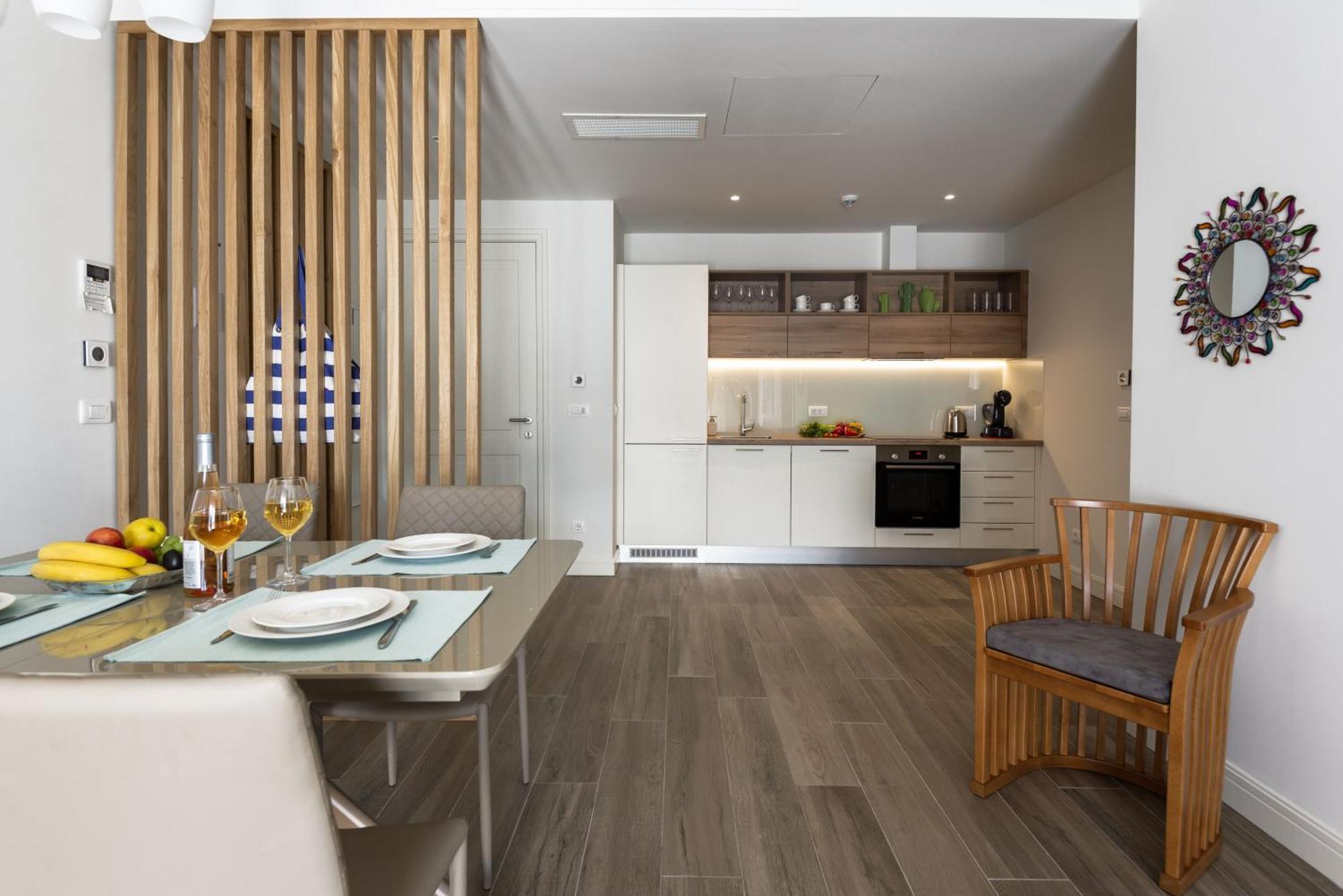 Lustica Apartments Central Тиват Стая снимка