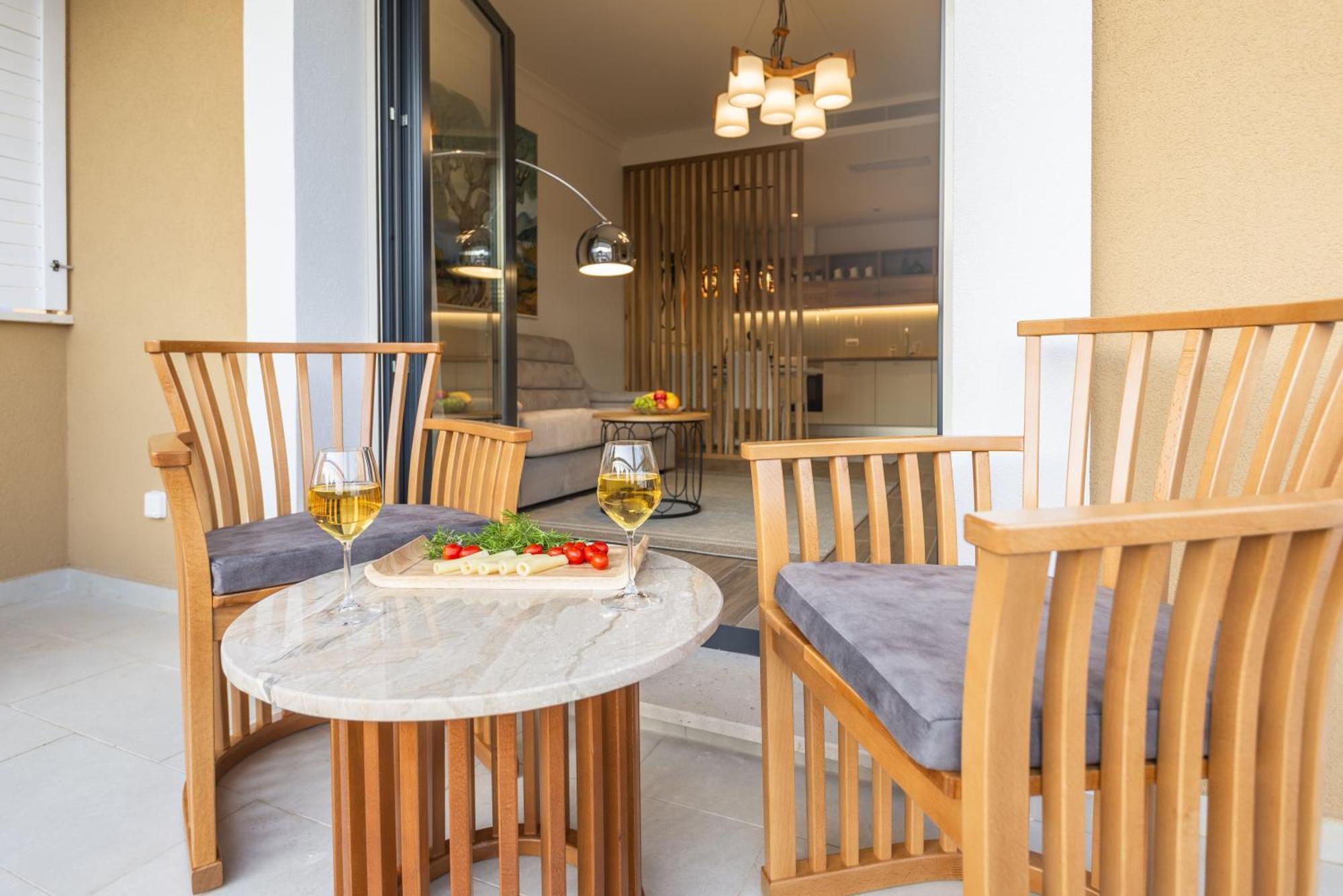 Lustica Apartments Central Тиват Стая снимка